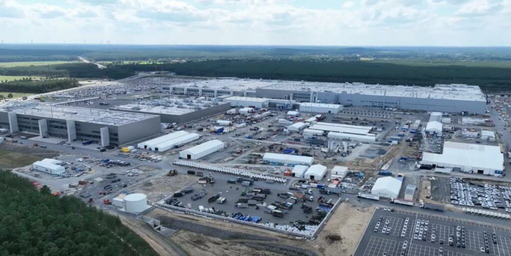 特斯拉Tesla柏林超級工廠宣布暫時關閉，應對多重挑戰