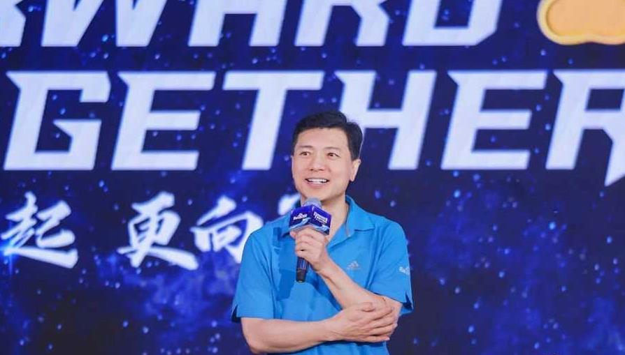 李彥宏肯定百度文心一言AI技術，無人化商業營運前景廣闊