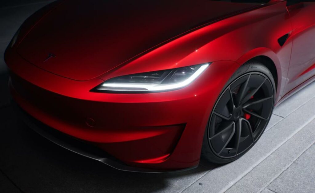 新款特斯拉Model 3高性能版在美國交付，EPA續航力提升至約488公里
