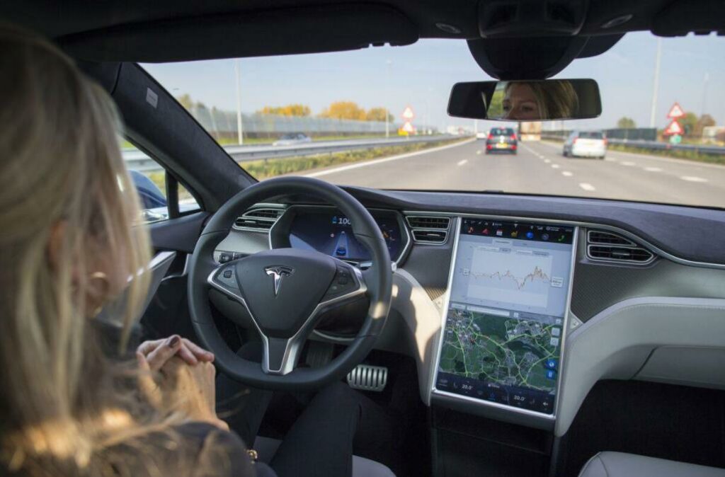 特斯拉發布Autopilot安全數據：事故率遠低於業界平均水平