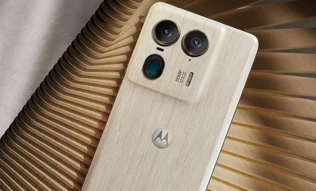 摩托羅拉moto X50 Ultra深度體驗：實木機身下的科技與藝術交融