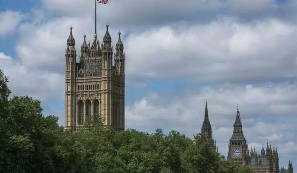 英國國會宣布正式解散，大選競選活動啟動