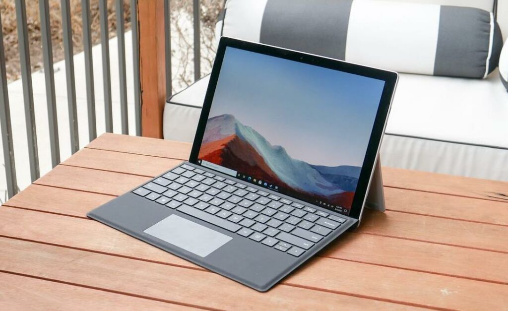 微軟推出Surface Pro 7+韌體更新，解決儲存空間不足導致的相機效能問題