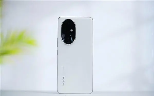 榮耀200與榮耀200 Pro：拍照手機的雙生花，究竟誰更勝一籌？
