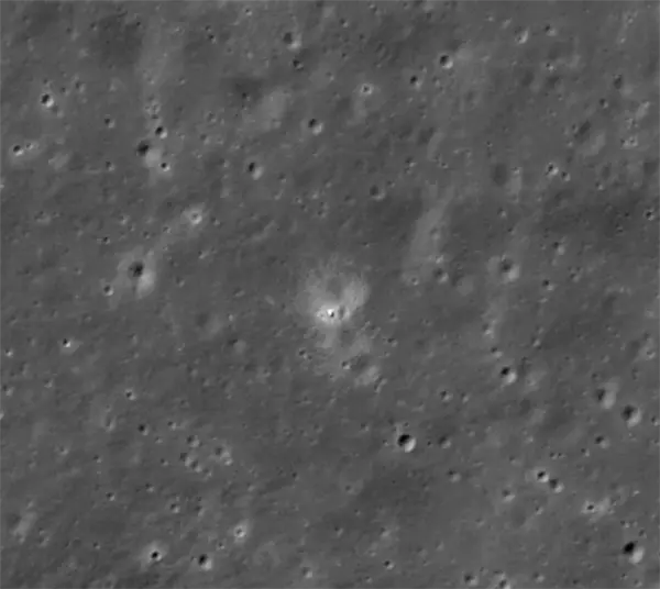 NASA在月球背面拍到中國嫦娥六號月球探測器的著陸點