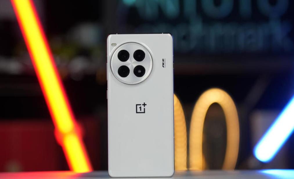 一加OnePlus Ace5規格曝光：告別曲面屏，擁抱大電池與全新設計
