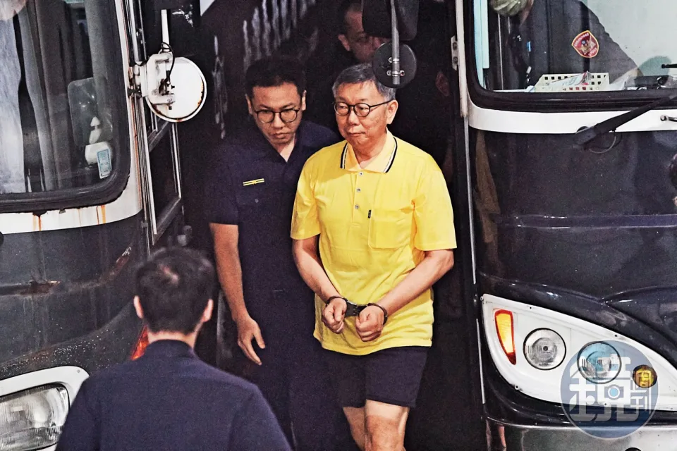 柯文哲掌握民眾黨金庫，資金調度背後的驚人秘密曝光！